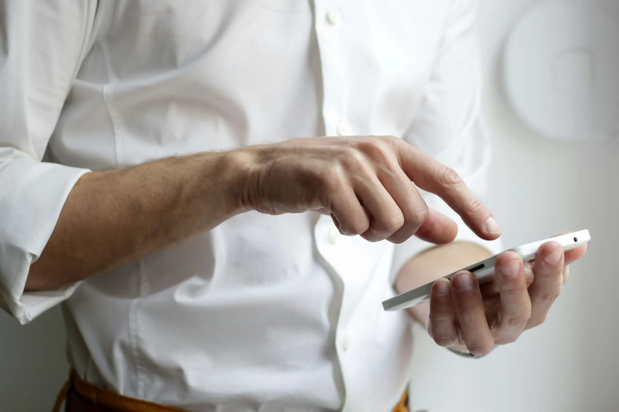 hands holding a phone
